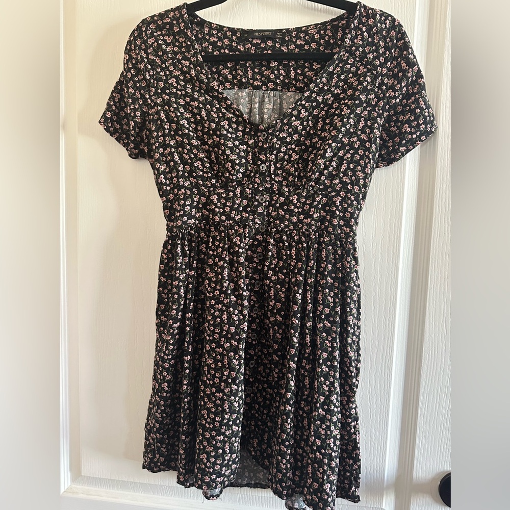Hesperus Boho Black/Pink Floral V-neck Dress w/Elastic Waist and Button Size M